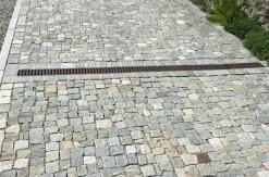 Luserna Oberseite gespalten