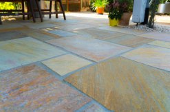 Quarzit Oberseite gespalten