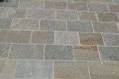 Luserna Gneis Oberseite gespalten