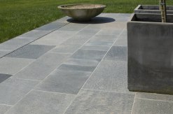 Quarzit Oberseite gespalten