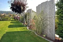 Gneis Oberflaeche spaltrau