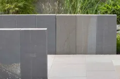 Grauwacke Oberflaeche geflammt