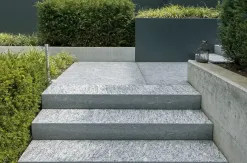 Gneis Oberflaeche gestahlt